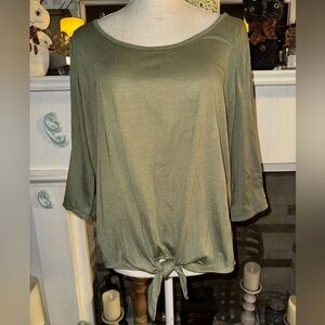 New York Laundry olive green, crocheted lace sleeve tie front top Never worn
